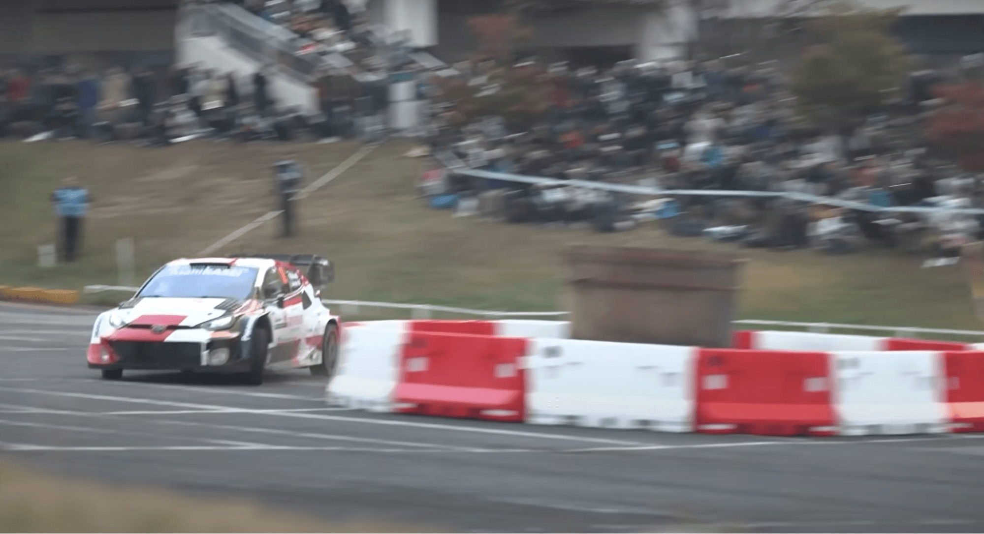 SS11・12の岡崎では、ドーナツターンのセクションに愛知名物の八丁味噌の巨大な仕込み樽を設置したユニークなコースが登場