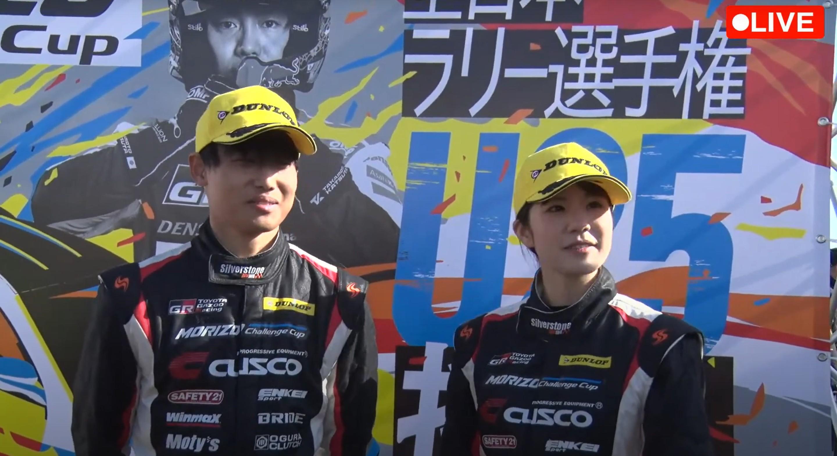 緻密なペースノートで星涼樹選手をサポートするコ・ドライバーの梅本まどか選手