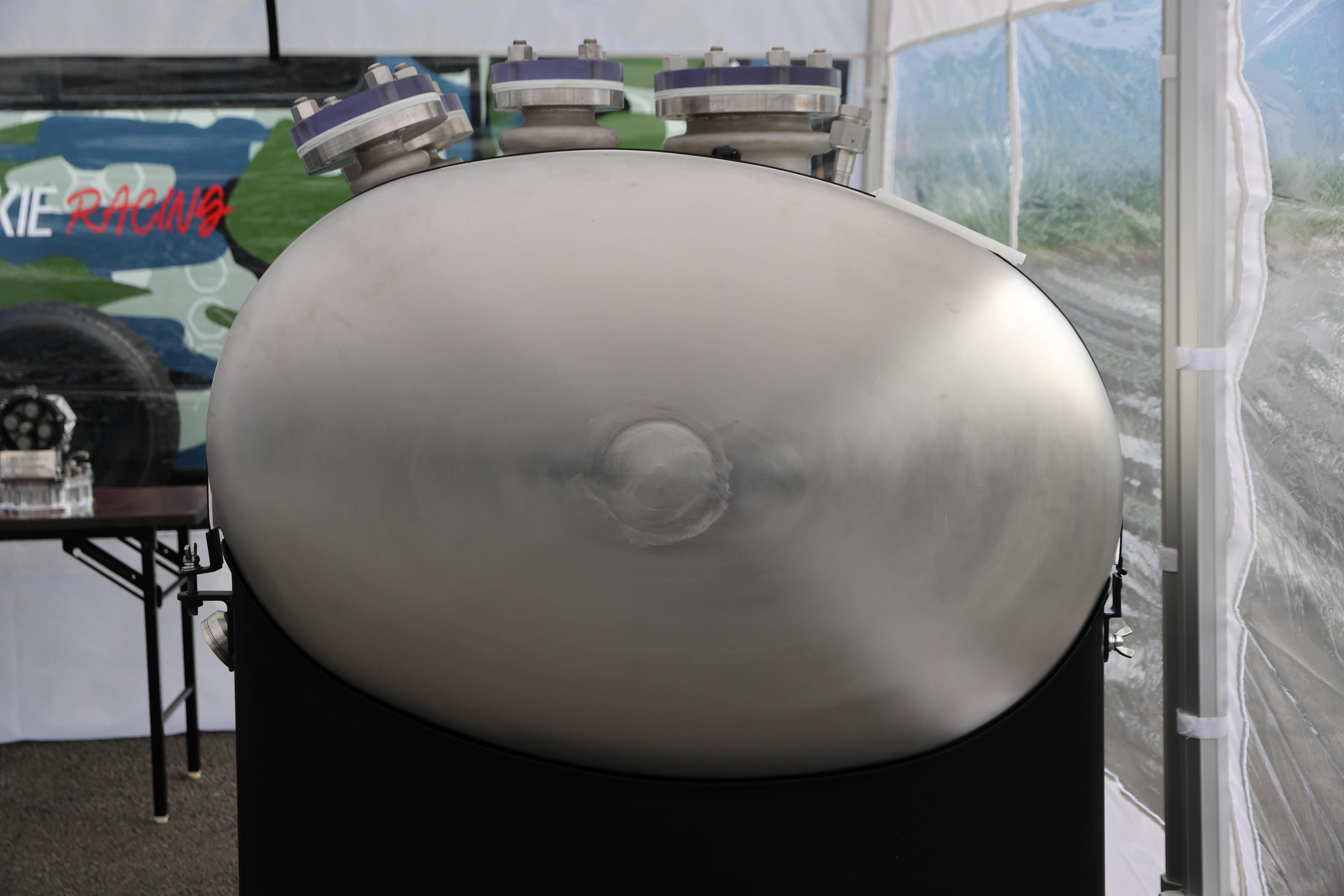 今年から採用された世界初の楕円形水素タンク