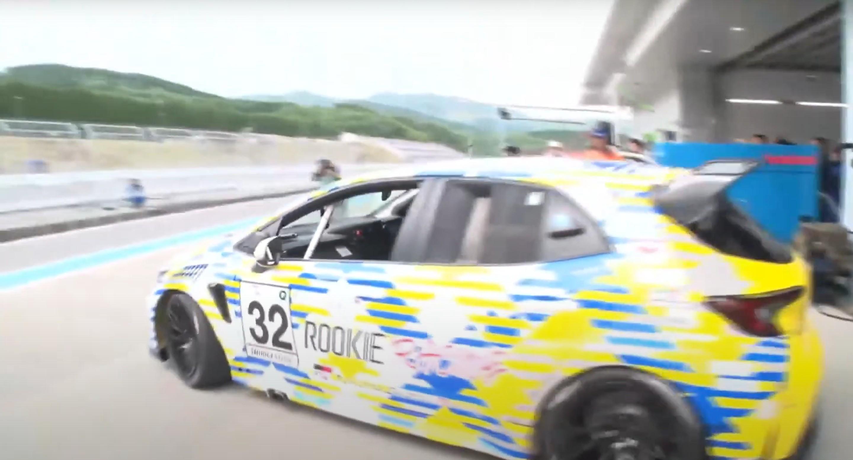 終了10分前、佐々木選手のドライブによりチェッカーを目指しコースイン